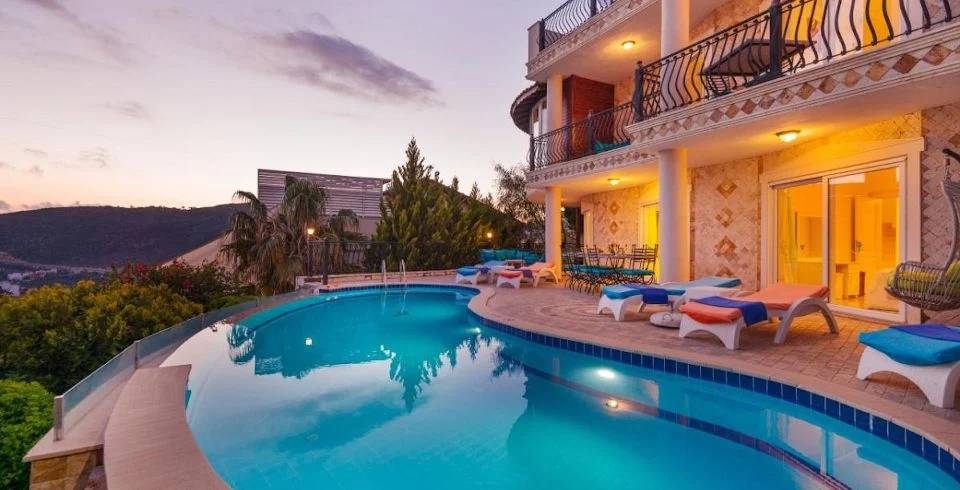 Kaş Kalkan'da Enfes Deniz Manzaralı, Özel Havuzlu, 10 Kişilik Villa