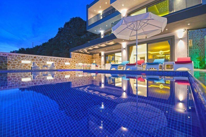 Kaş Bezirgan'da Muhteşem Deniz Manzaralı, Sonsuzluk Havuzlu, 3+1 Villa-42107