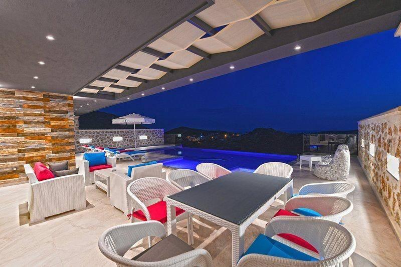 Kaş Bezirgan'da Muhteşem Deniz Manzaralı, Sonsuzluk Havuzlu, 3+1 Villa-42107