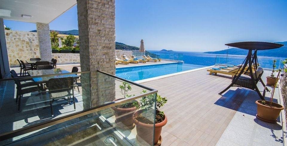 Kalkan'da Eşsiz Deniz Manzaralı, Özel Havuzlu, Konforlu Villa