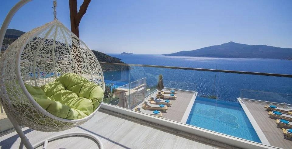 Kalkan'da Eşsiz Deniz Manzaralı, Özel Havuzlu, Konforlu Villa