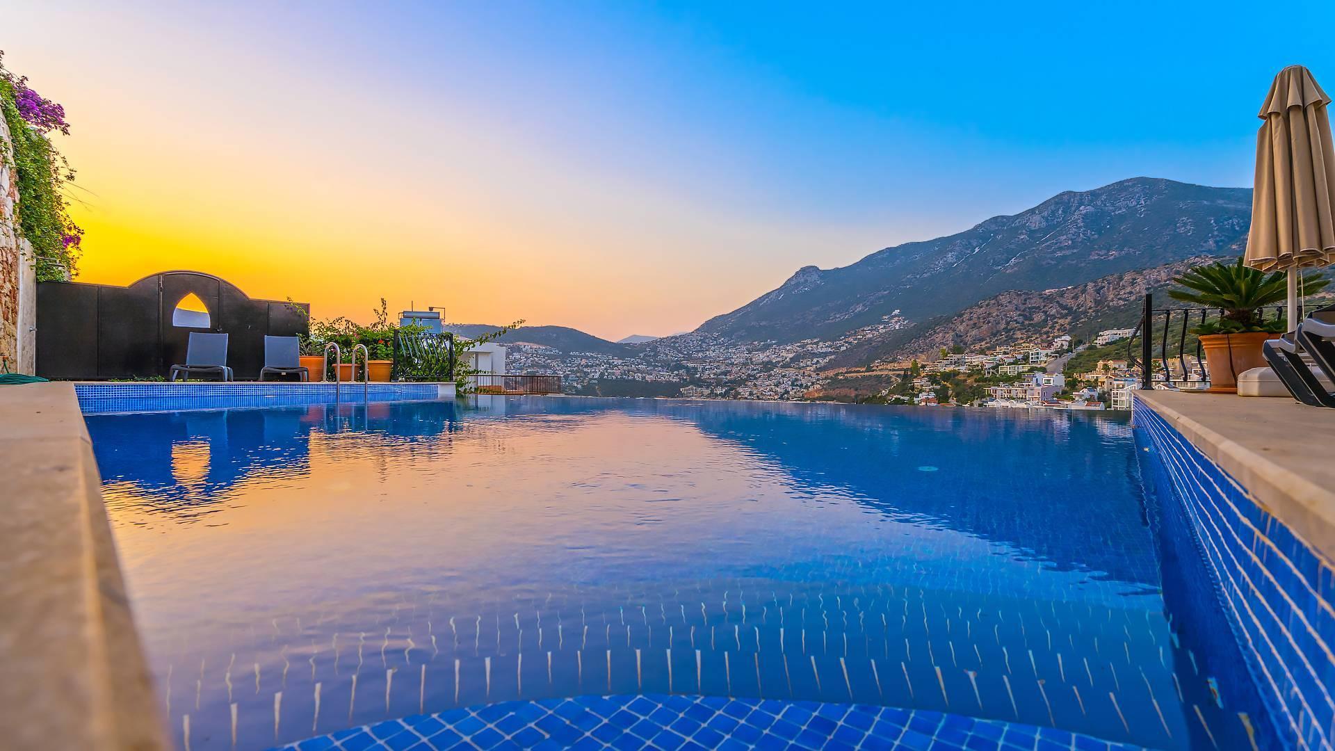 Kalkan'da Muhteşem Deniz Manzaralı, Sonsuzluk Havuzlu, Kiralık Villa-43696