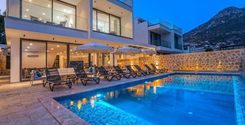 Kaş Kalkan'da Muhteşem Manzaralı, Özel Havuzlu, 12 Kişilik, Lüks Villa