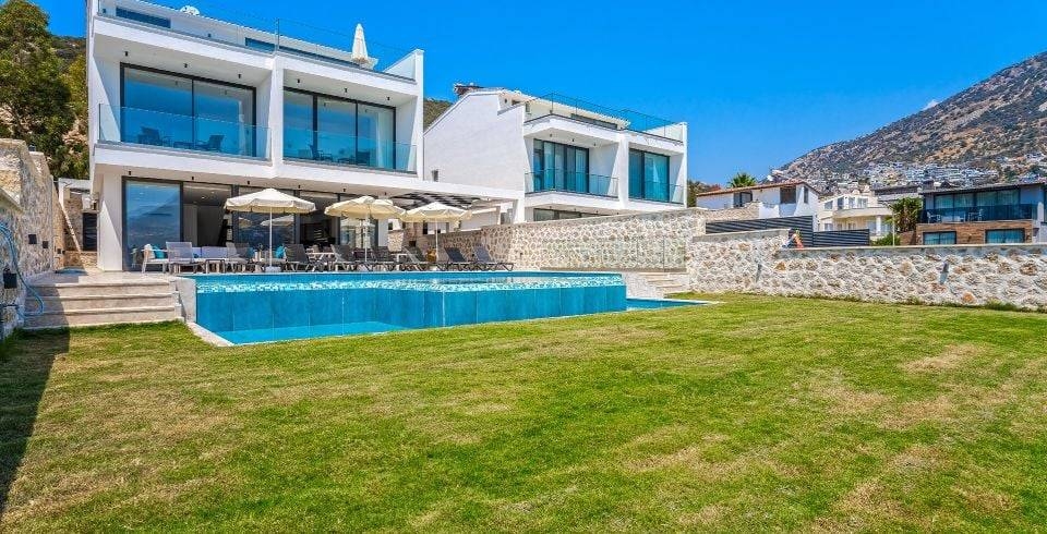 Kaş Kalkan'da Muhteşem Manzaralı, Özel Havuzlu, 12 Kişilik, Lüks Villa