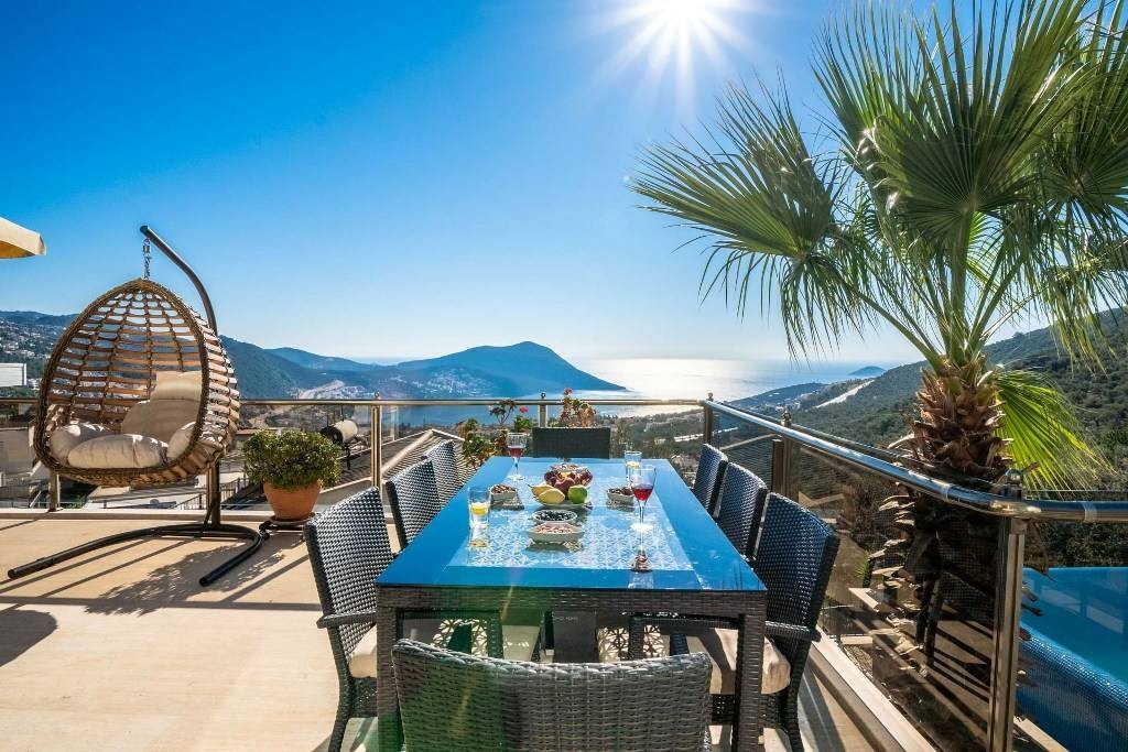Kalkan'da Müthiş Deniz ve Şehir Manzaralı, Jakuzili, Kiralık Villa