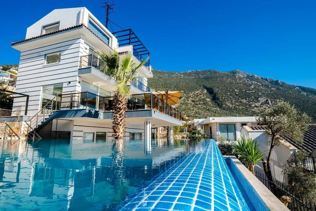 Kalkan'da Müthiş Deniz ve Şehir Manzaralı, Jakuzili, Kiralık Villa
