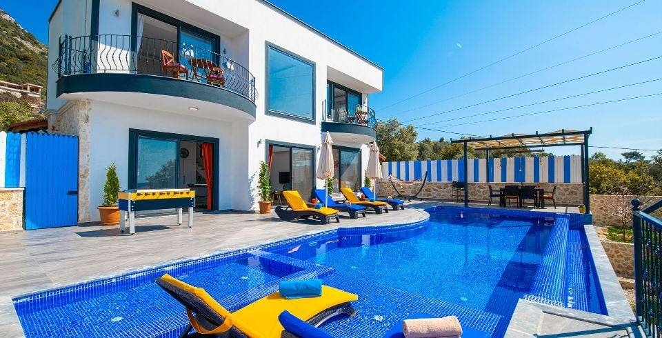 Kaş İslamlar'da Oyun Alanına Sahip, Özel Havuzlu, Jakuzili, Lüks Villa