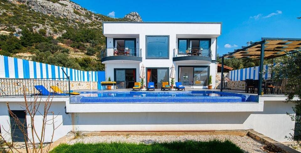 Kaş İslamlar'da Oyun Alanına Sahip, Özel Havuzlu, Jakuzili, Lüks Villa