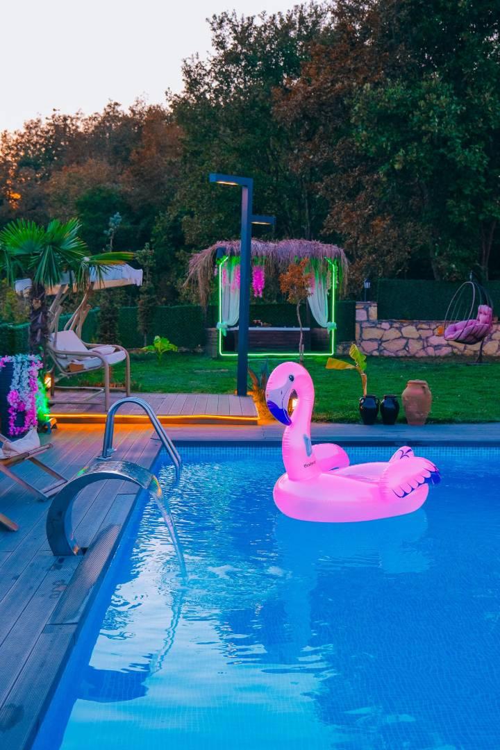 Kocaeli Kandıra'da Geniş Bahçeli, Özel Havuzlu, Korunaklı Taş Villa -34194