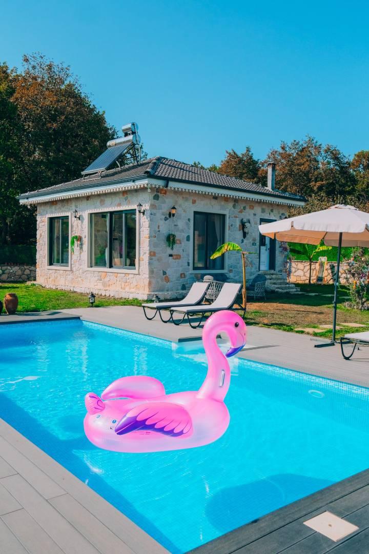 Kocaeli Kandıra'da Geniş Bahçeli, Özel Havuzlu, Korunaklı Taş Villa -34194