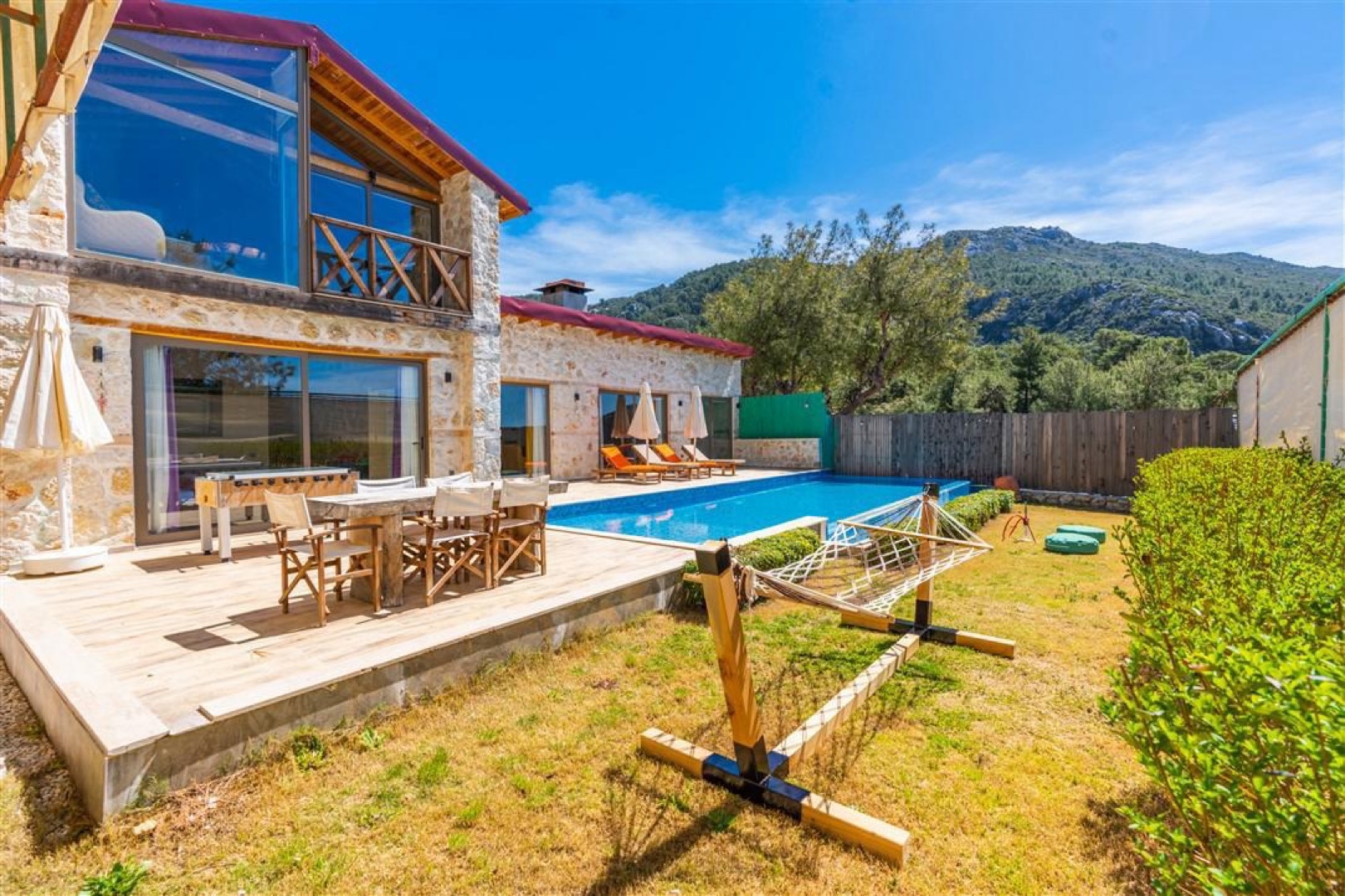 Kaş İslamlar'da Nezih Konumda, Isıtmalı Havuzlu, Lüks Villa