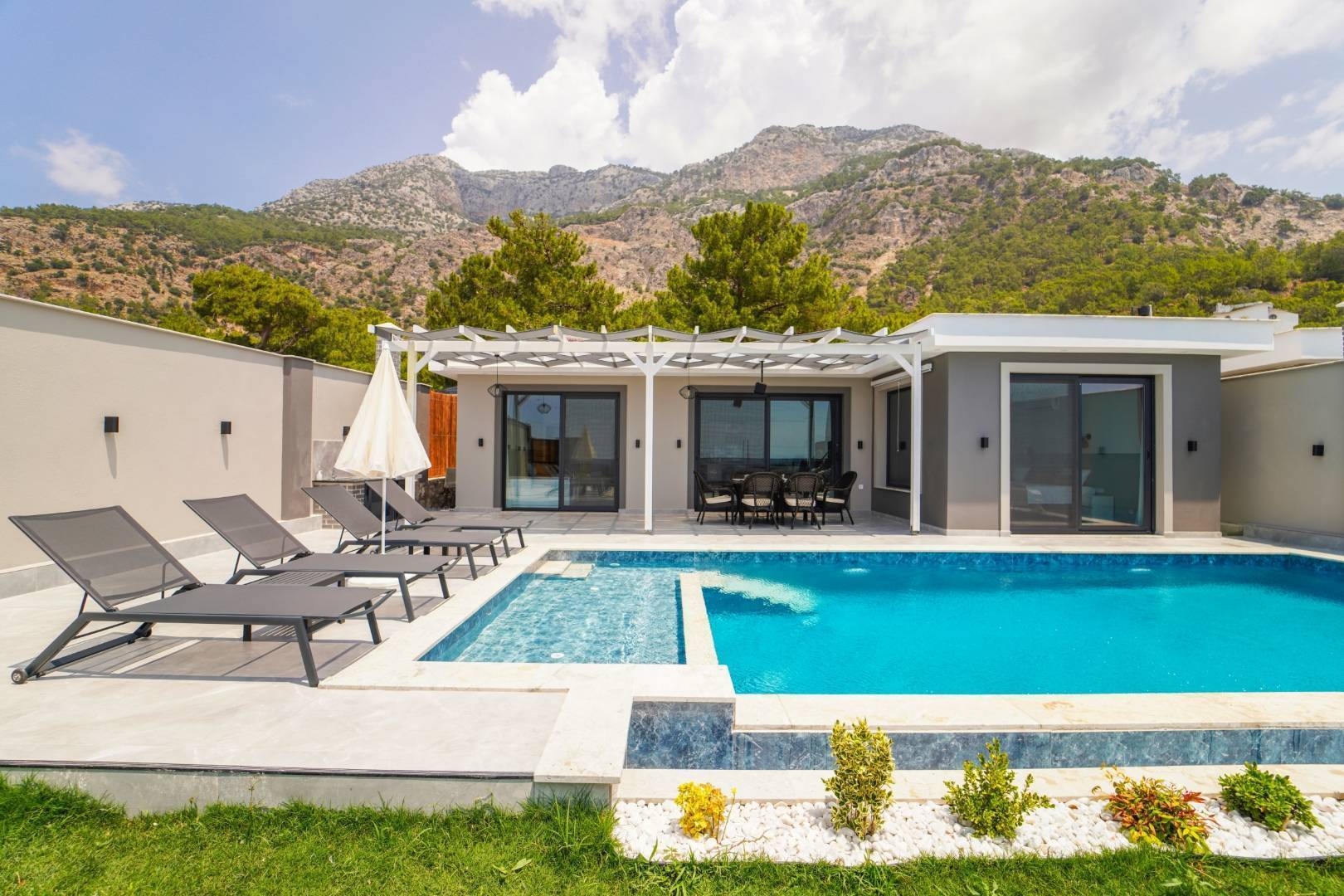 Muğla Seydikemer'de Deniz Manzaralı, Özel Havuzlu, Salıncaklı Villa