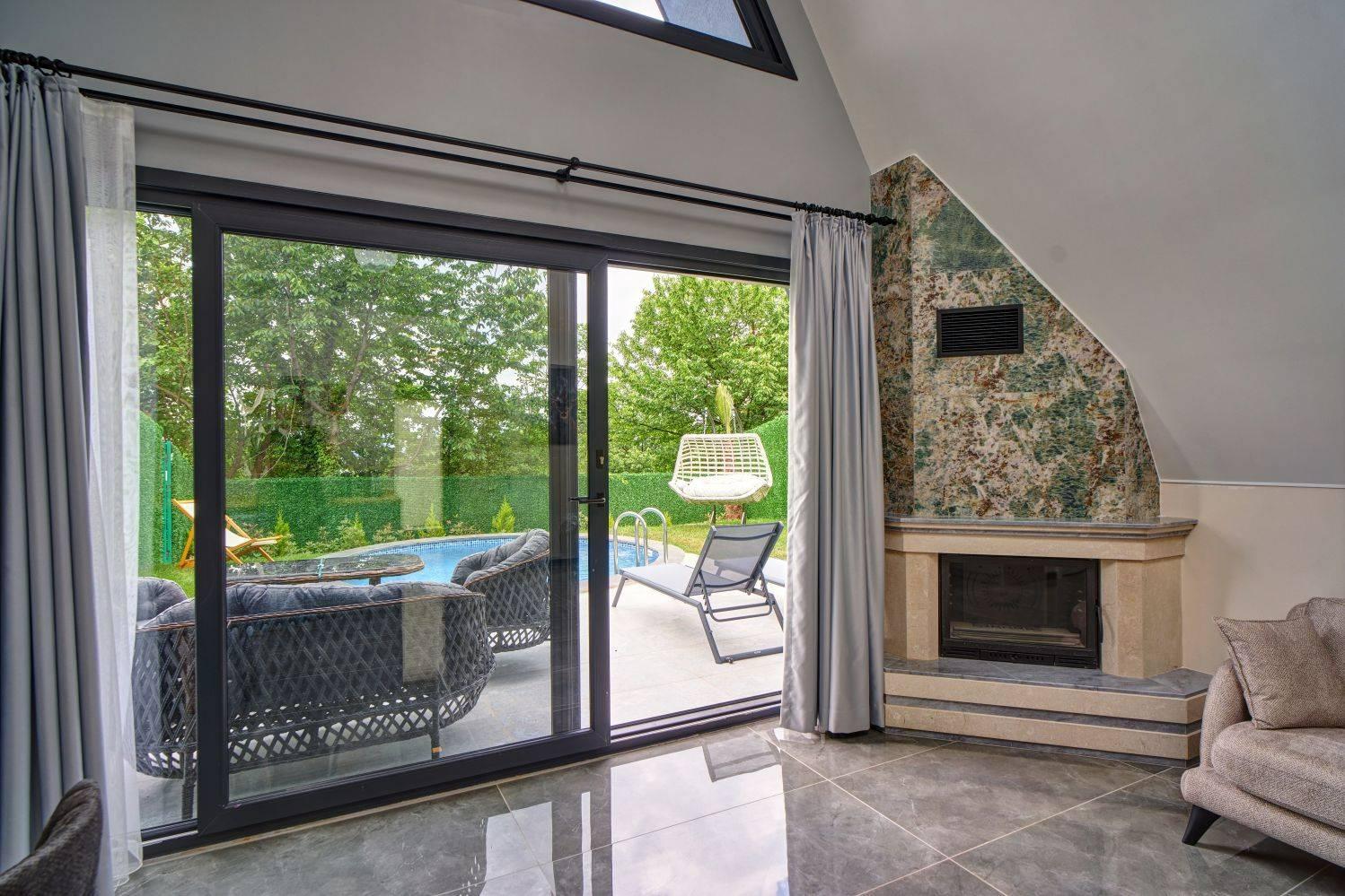 Kartepe Maşukiye'de Göl Manzaralı, Isıtmalı Havuzlu, Kiralık Bungalov-40221