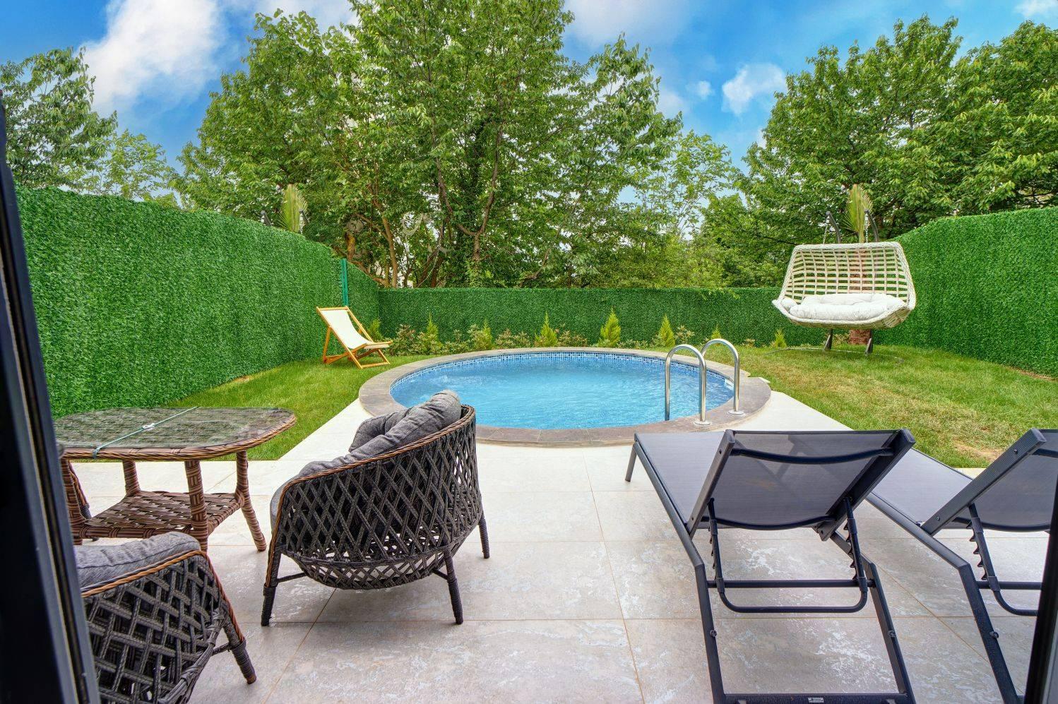 Kartepe Maşukiye'de Göl Manzaralı, Isıtmalı Havuzlu, Kiralık Bungalov-40221