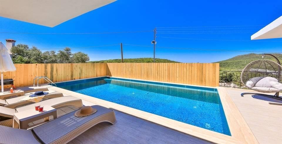 Kaş Ağullu'da Elverişli Konumda, Özel Havuzlu, Otantik Tasarımlı Villa-39543