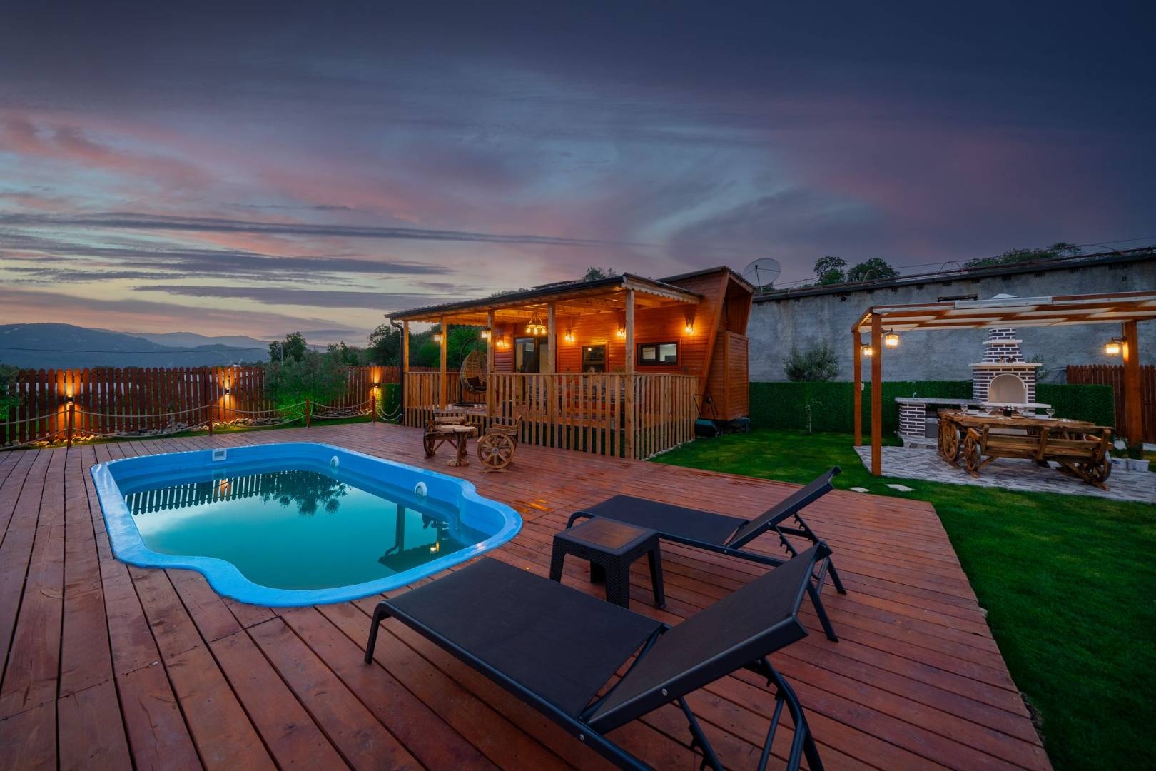 Kaş Ahatlı'da Huzurlu Doğada, Özel Havuzlu, Geniş Bahçeli Tiny House