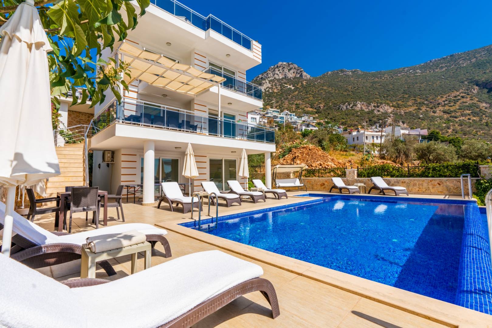 Kaş Akbel'de Geniş Ailelere Uygun, Özel Havuzlu, Konforlu Villa