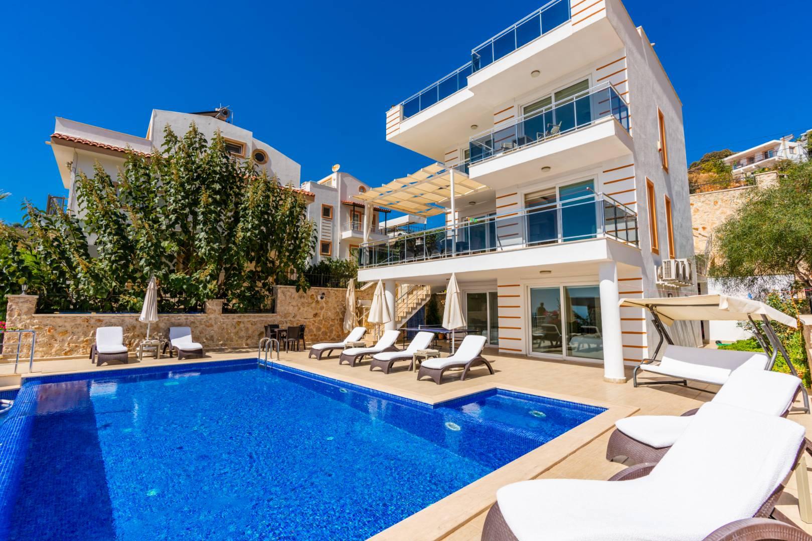 Kaş Akbel'de Geniş Ailelere Uygun, Özel Havuzlu, Konforlu Villa-41398