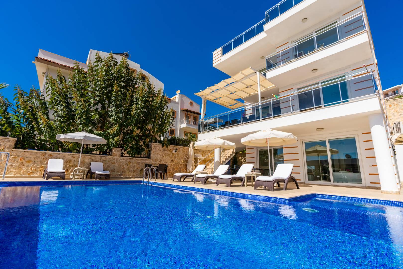 Kaş Akbel'de Geniş Ailelere Uygun, Özel Havuzlu, Konforlu Villa-41398