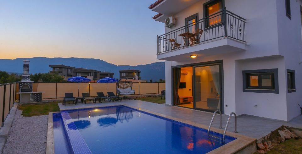 Kaş Andifli'de Geniş Alanlara Sahip, Özel Havuzlu, Konforlu Villa-39790
