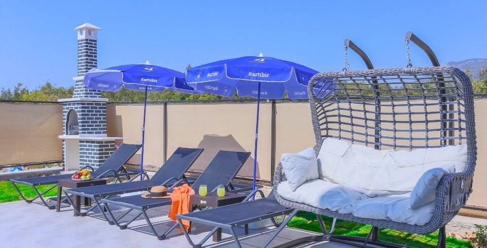 Kaş Andifli'de Geniş Alanlara Sahip, Özel Havuzlu, Konforlu Villa