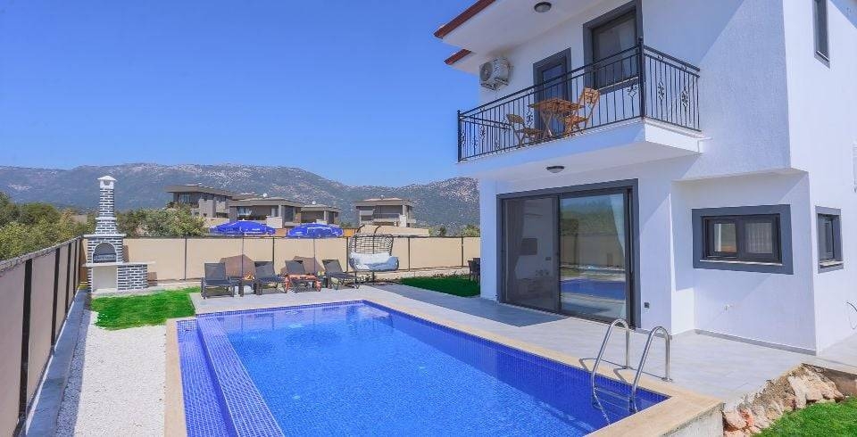 Kaş Andifli'de Geniş Alanlara Sahip, Özel Havuzlu, Konforlu Villa