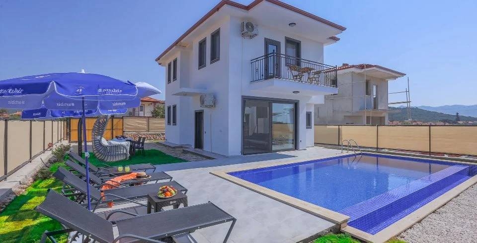 Kaş Andifli'de Geniş Alanlara Sahip, Özel Havuzlu, Konforlu Villa