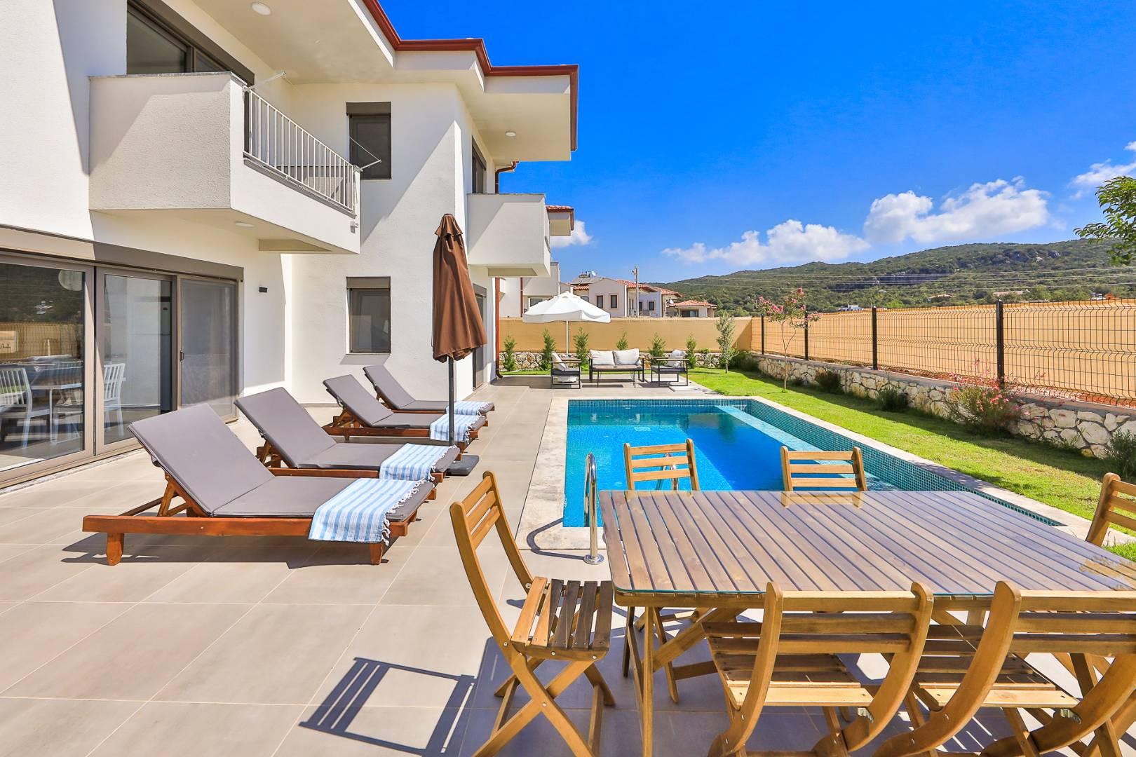 Kaş Andifli'de Geniş Bahçeli, Özel Havuz ve Jakuzili, Modern Villa-41187