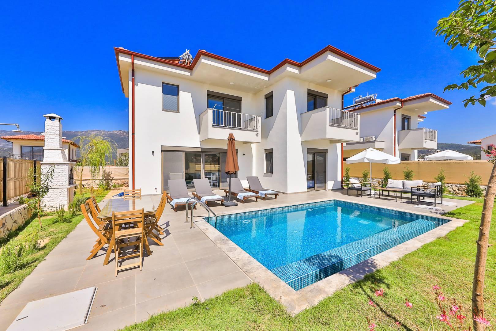 Kaş Andifli'de Geniş Bahçeli, Özel Havuz ve Jakuzili, Modern Villa-41187