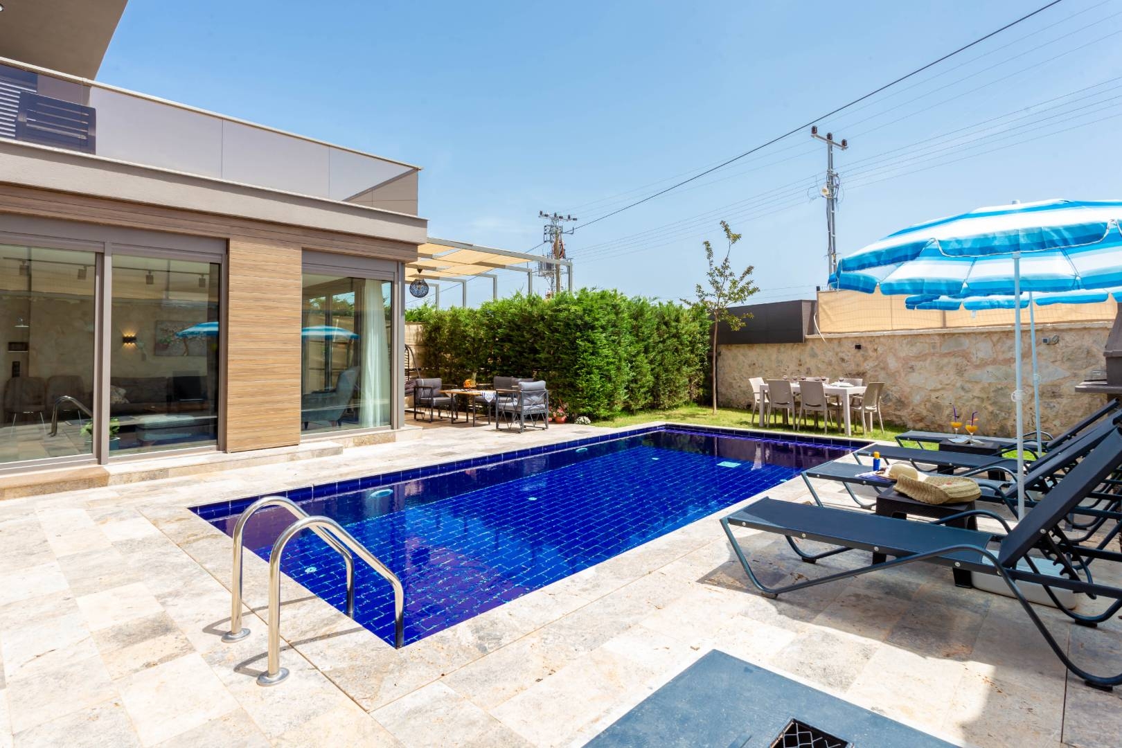 Kaş Andifli'de Geniş Bahçeli, Özel Havuzlu, 3+1 Modern Villa