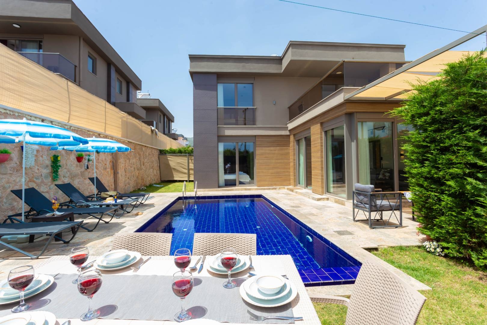 Kaş Andifli'de Geniş Bahçeli, Özel Havuzlu, 3+1 Modern Villa