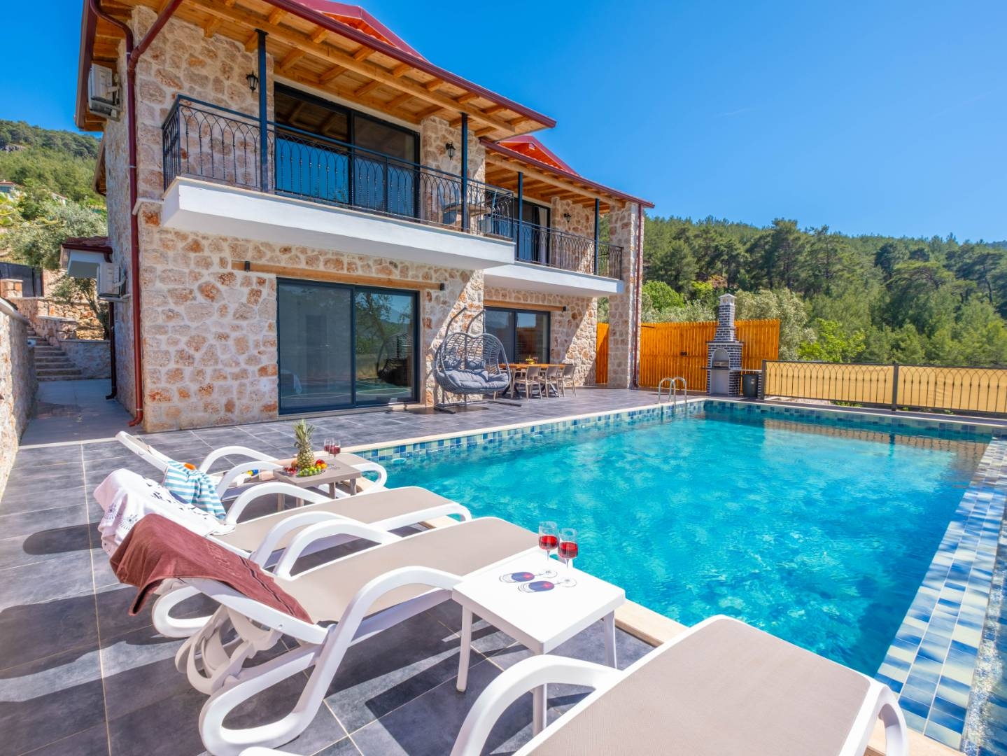 Kaş Hacıoğlan'da Otantik Tasarımlı, Özel Havuzlu, Modern Villa