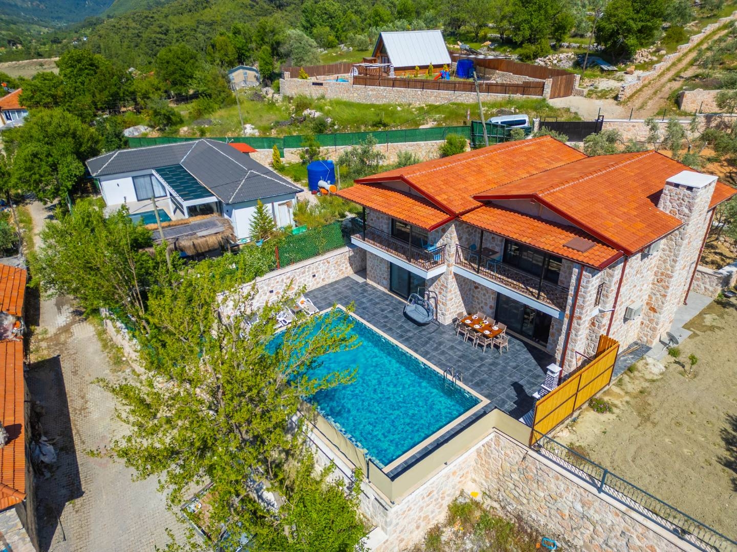 Kaş Hacıoğlan'da Otantik Tasarımlı, Özel Havuzlu, Modern Villa