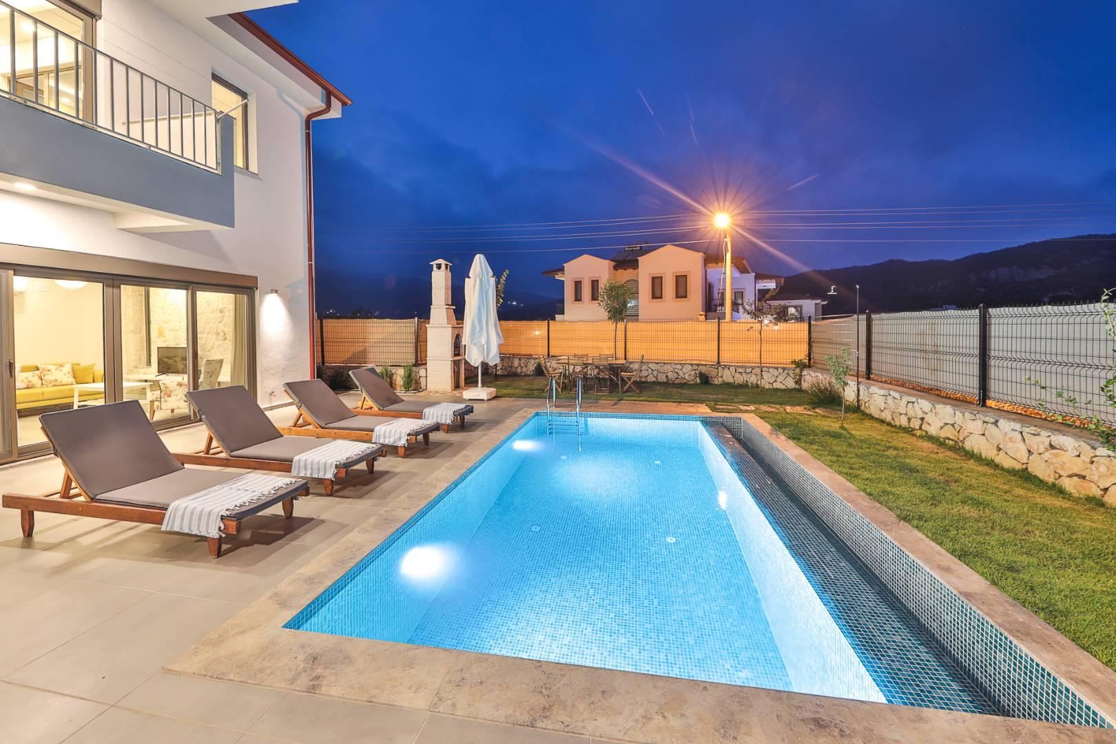 Kaş Andifli'de Yeşillikler İçerisinde, Özel Havuzlu, Modern Villa-41184