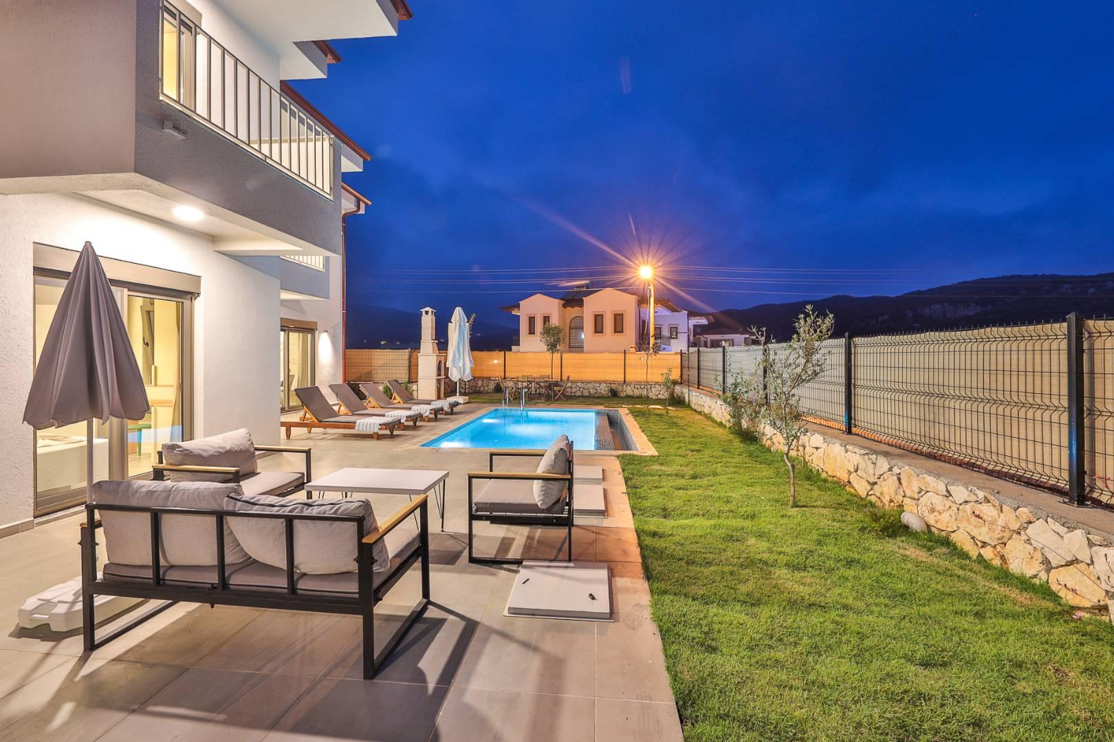 Kaş Andifli'de Yeşillikler İçerisinde, Özel Havuzlu, Modern Villa-41184