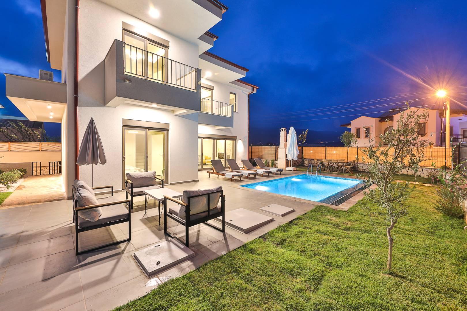Kaş Andifli'de Yeşillikler İçerisinde, Özel Havuzlu, Modern Villa-41184