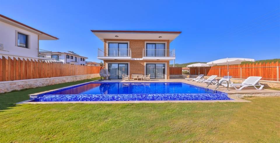 Kaş Andifli'de Yeşillikler İçerisinde, Özel Havuzlu, Konforlu Villa-40081