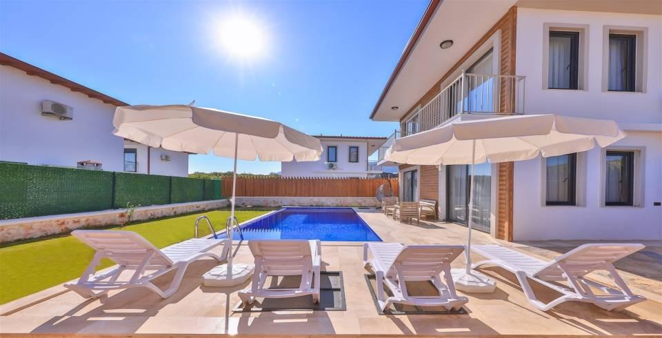 Kaş Andifli'de Yeşillikler İçerisinde, Özel Havuzlu, Konforlu Villa-40081