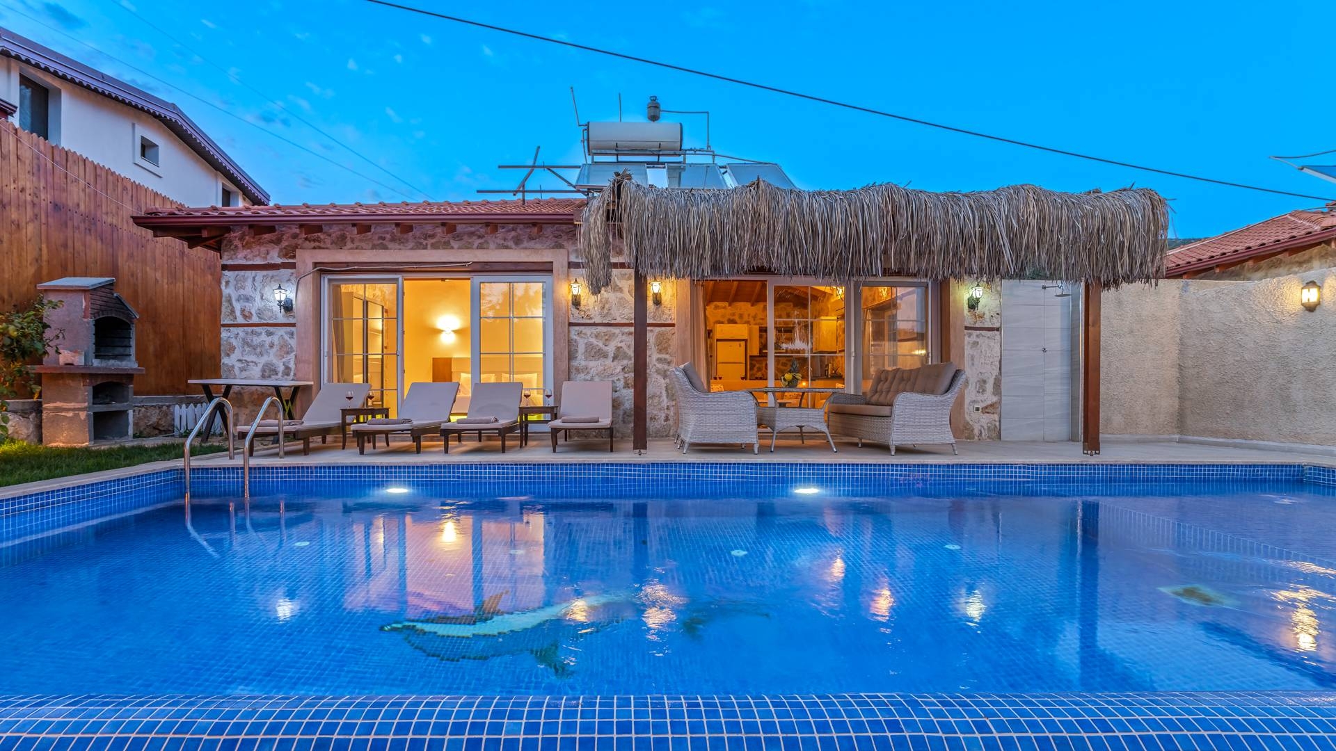 Kaş Bayındır'da Sakin Konumda, Özel Havuzlu, Taş Villa
