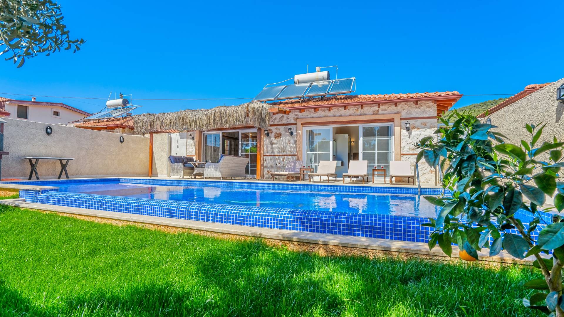 Kaş Bayındır'da Çekirdek Ailelere Uygun, Özel Havuzlu, Şık Villa