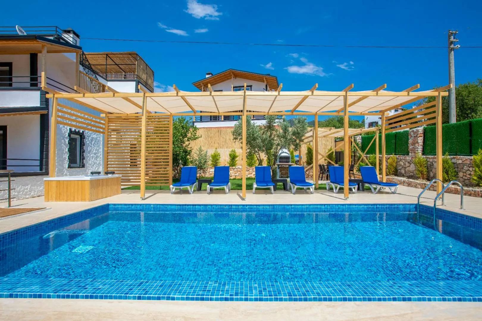 Kaş Bayındır'da Geniş Alan İçerisinde, Özel Havuzlu, Kiralık Villa