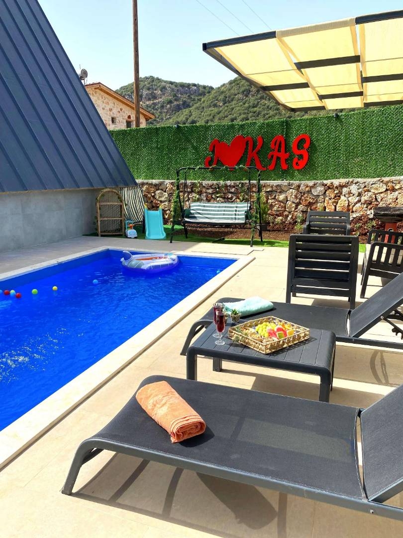 Kaş Bayındır'da Minimalist Tasarımlı, Özel Havuzlu, 2+1 Bungalov