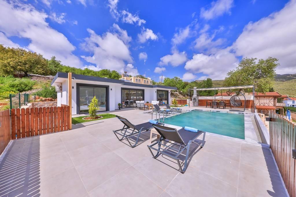 Kaş Bayındır'da Sakin Konumda, Özel Havuzlu, Jakuzili, Kiralık Villa-43693