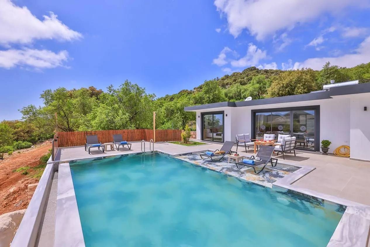 Kaş Bayındır'da Sakin Konumda, Özel Havuzlu, Jakuzili, Kiralık Villa