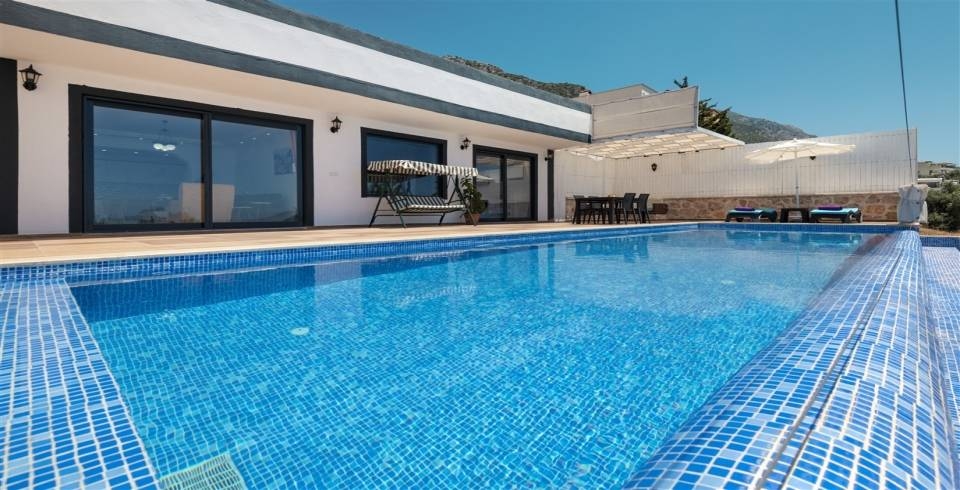 Kaş Bezirgan'da 4 Kişilik, Özel Havuzlu, Modern Tasarımlı Villa