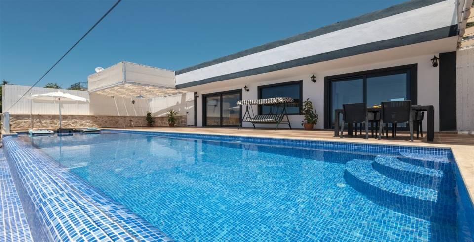 Kaş Bezirgan'da 4 Kişilik, Özel Havuzlu, Modern Tasarımlı Villa-40467