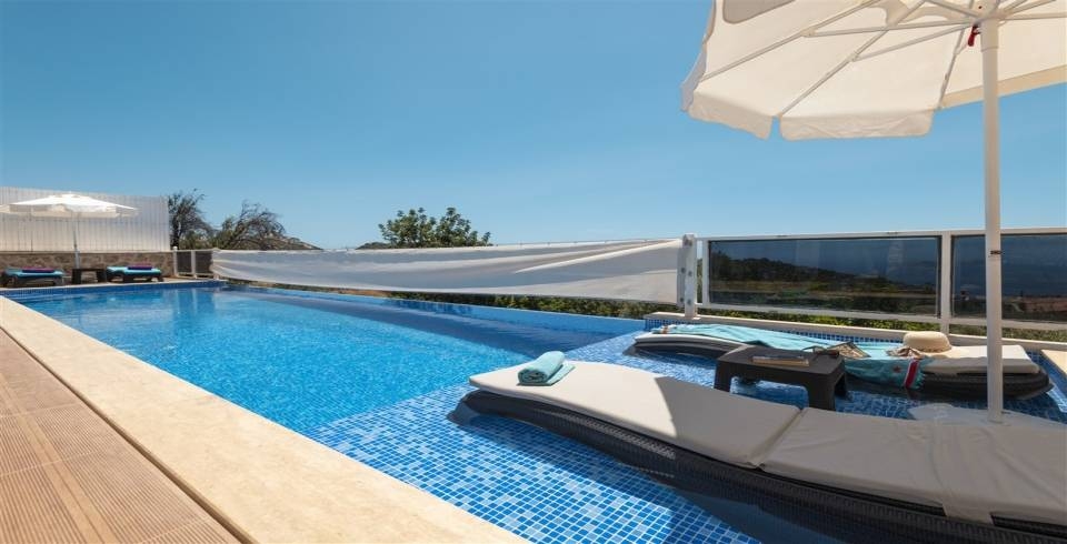 Kaş Bezirgan'da 4 Kişilik, Özel Havuzlu, Modern Tasarımlı Villa