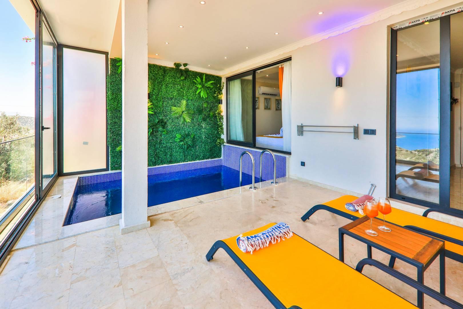 Kaş Bezirgan'da Balayı Çiftlerine Uygun, Kapalı Havuzlu, Şık Suit-42181