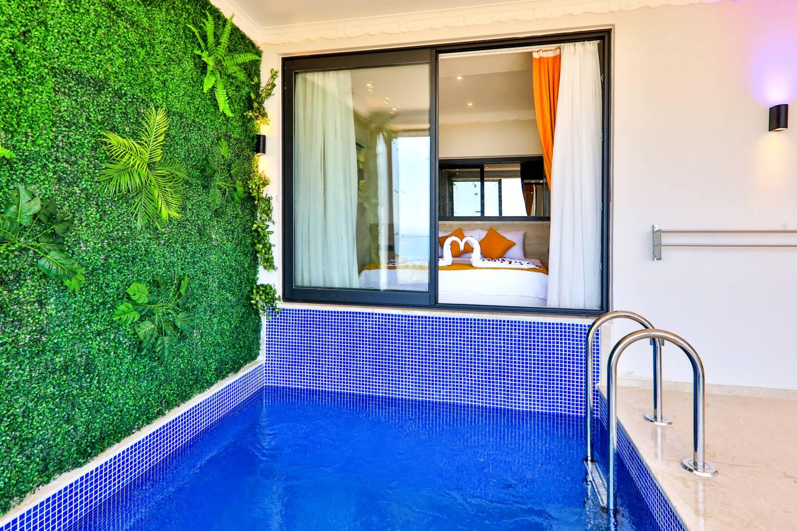 Kaş Bezirgan'da Balayı Çiftlerine Uygun, Kapalı Havuzlu, Şık Suit-42181