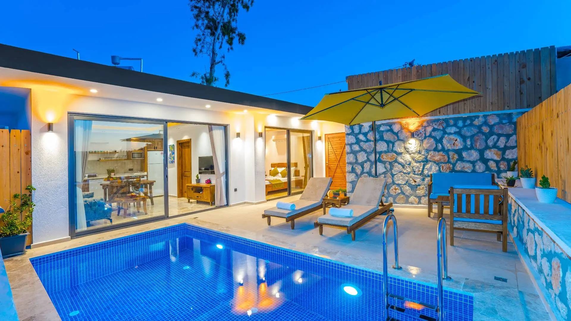 Kaş Bezirgan'da Balayı Çiftlerine Uygun, Özel Havuzlu, Romantik Villa